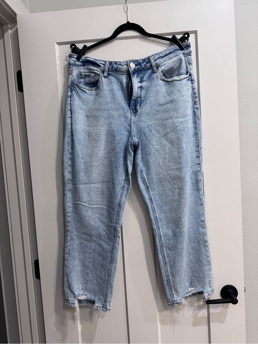 Women's Light Blue High-Rise Cropped Jeans - Casual Frayed Hem